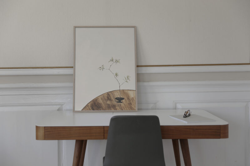 The Branch 02 is the name of this art print inside the oak frame. The poster The Branch 02 is created in beige and olive green colors. The art print has a calm, warm and minimalist expression